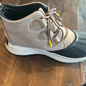 Brand new womens Out and About III